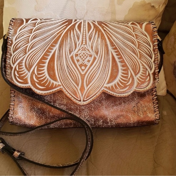 Patricia Nash White w Metallic Crossbody Bag - Picture 7 of 7